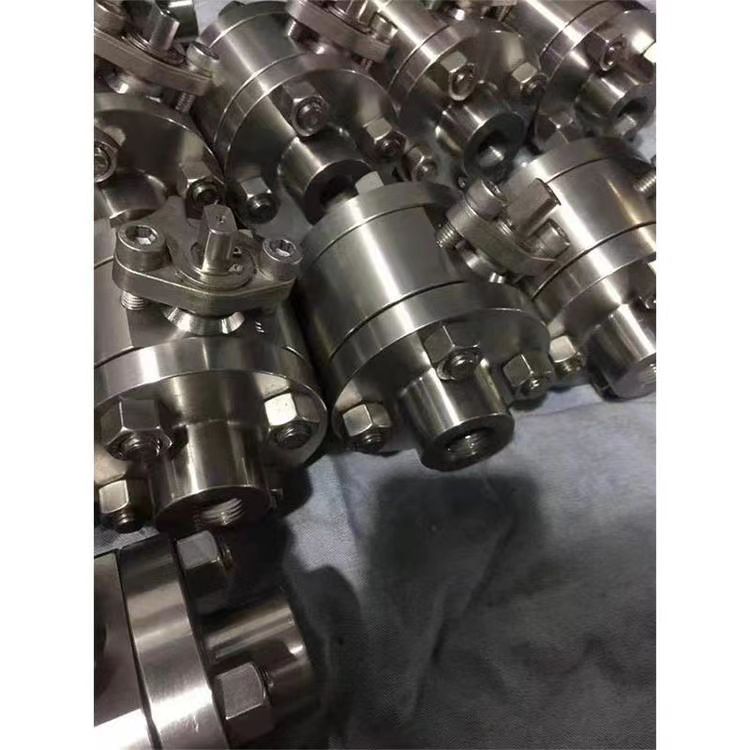 段鋼焊接加長桿低溫球閥